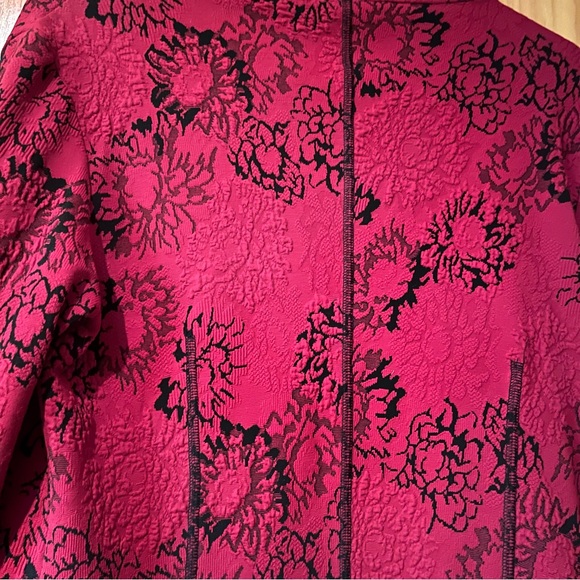 Red and black textured blazer - Picture 7 of 8